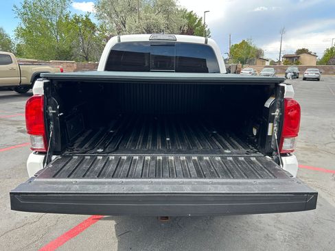 Used 2017 Toyota Tacoma TRD Sport w/ Tow Package (A/T) AWD/4WD image 25