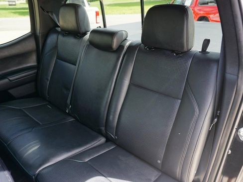 Used 2021 Toyota Tacoma Limited AWD/4WD image 30