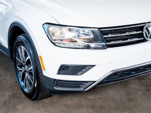 Used 2020 Volkswagen Tiguan SE w/ Panoramic Sunroof Package AWD/4WD image 17