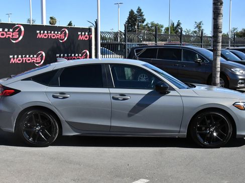 Used 2025 Honda Civic Sport image 9