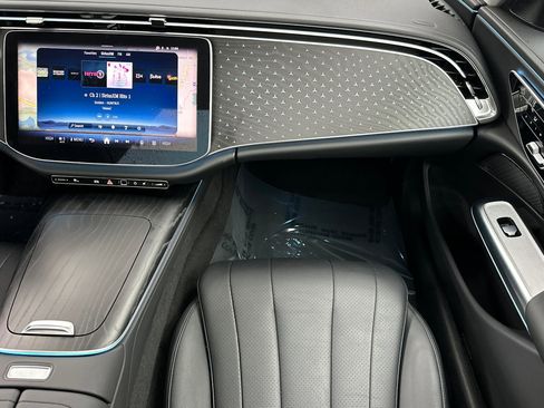 Used 2025 Mercedes-Benz E 350 4MATIC Sedan image 30