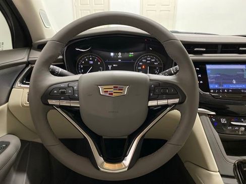 Used 2025 Cadillac XT6 Premium Luxury w/ Technology Package FWD image 12