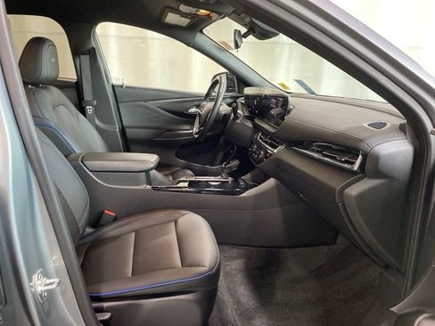 Used 2024 Buick Envista Sport Touring w/ Convenience I Package FWD image 11
