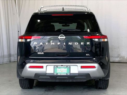 Used 2025 Nissan Pathfinder SL FWD image 4