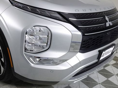Used 2024 Mitsubishi Outlander SE FWD image 44