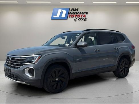 Used 2025 Volkswagen Atlas SE image 1