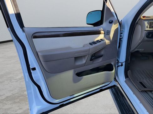 Used 2005 Ford Explorer Eddie Bauer image 13