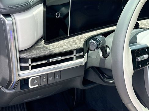 Used 2025 Hyundai Santa Fe Calligraphy FWD image 11