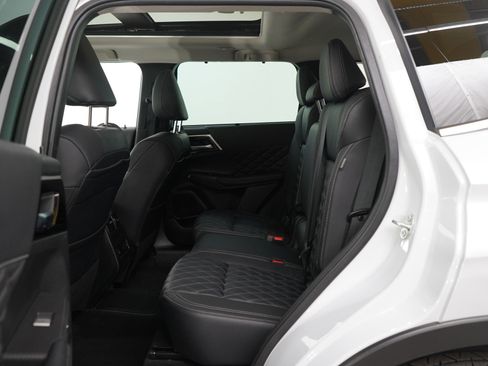 Used 2023 Mitsubishi Outlander SEL image 18