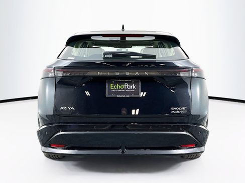 Used 2024 Nissan Ariya AWD image 7