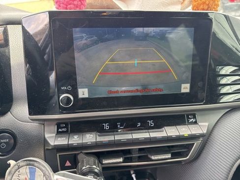 Used 2025 Toyota Camry SE FWD image 8