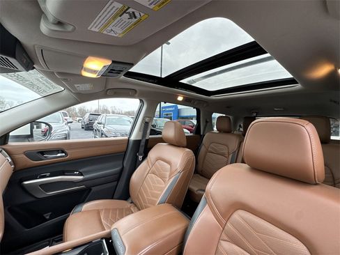 Used 2023 Nissan Pathfinder Platinum image 22