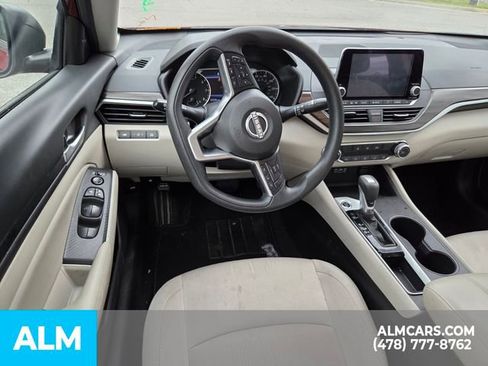 Used 2025 Nissan Altima 2.5 SV FWD image 15