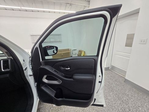 Used 2022 Nissan Frontier SV RWD image 28