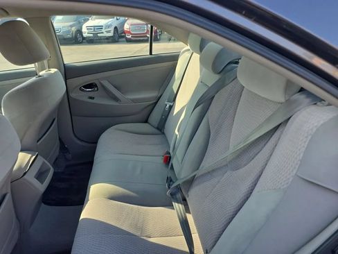 Used 2011 Toyota Camry LE FWD image 17
