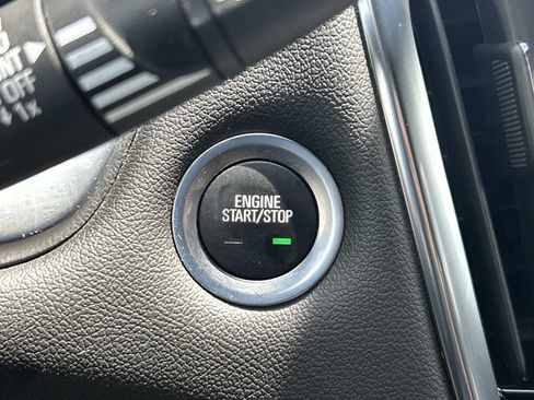 Used 2022 Chevrolet Traverse RS AWD/4WD image 42