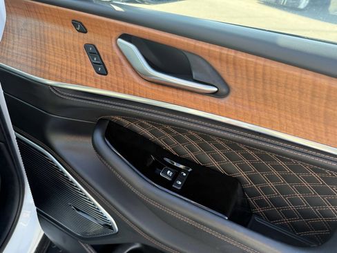 Used 2023 Jeep Grand Cherokee L Summit image 31