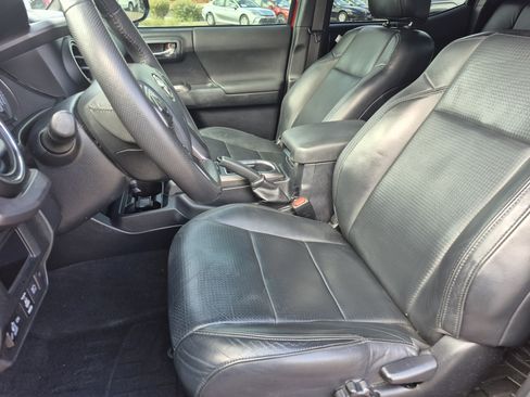 Used 2018 Toyota Tacoma TRD Sport AWD/4WD image 16