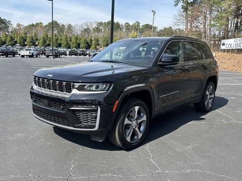 New 2026 Jeep Grand Cherokee Limited w/ Luxury Tech Group II AWD/4WD image 3