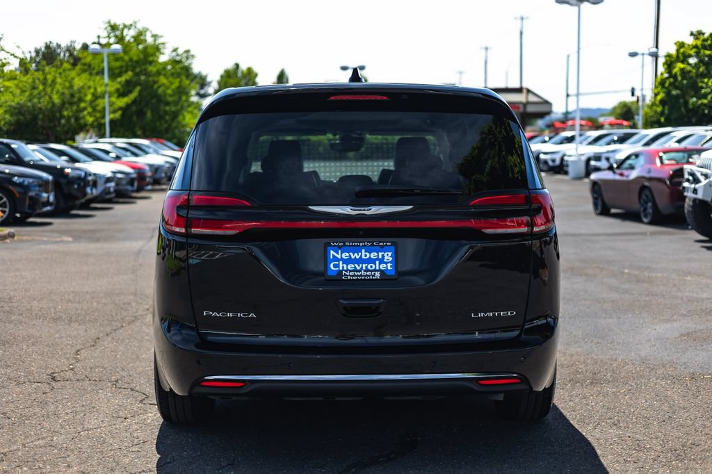 Used 2024 Chrysler Pacifica Limited FWD image 9