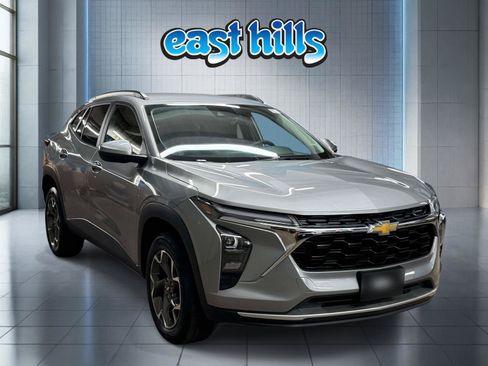 Certified 2024 Chevrolet Trax LT w/ Driver Confidence Package FWD image 1