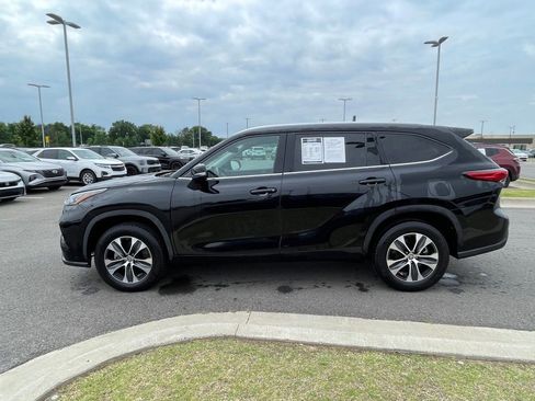 Used 2020 Toyota Highlander XLE FWD image 4