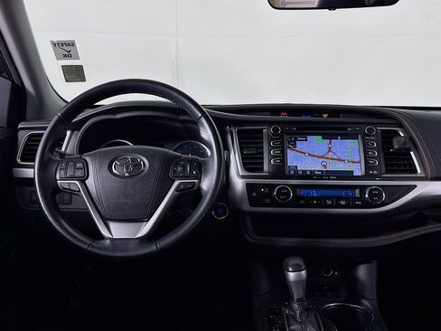 Used 2018 Toyota Highlander XLE AWD/4WD image 27