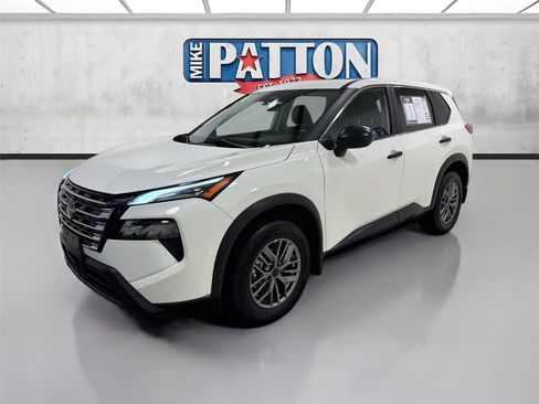 Used 2024 Nissan Rogue S AWD/4WD image 3