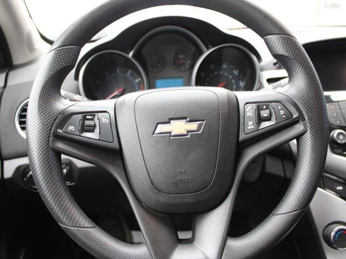 Used 2015 Chevrolet Cruze LT image 17