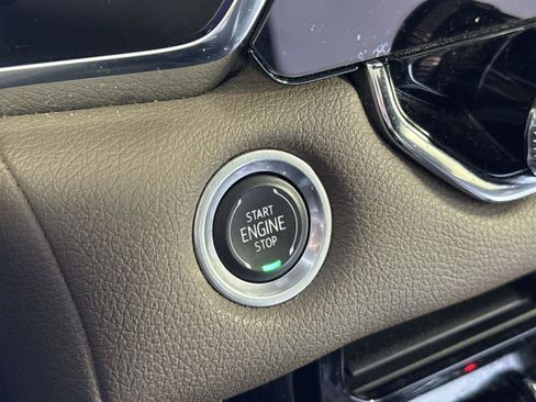 Used 2023 GMC Canyon Denali image 30