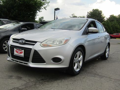 Used 2013 Ford Focus SE w/ SE Winter Pkg FWD image 3