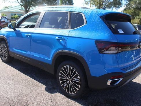 New 2025 Volkswagen Taos SE image 5