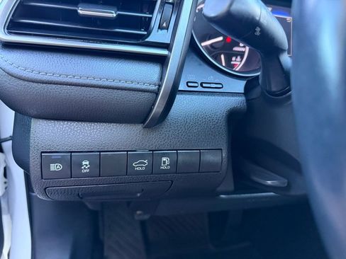 Used 2024 Toyota Camry SE image 28