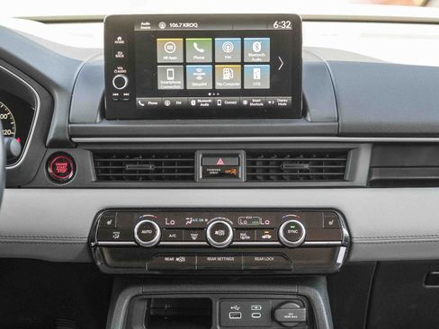 Used 2025 Honda Pilot EX-L image 16
