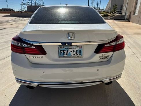 Used 2017 Honda Accord Touring image 8