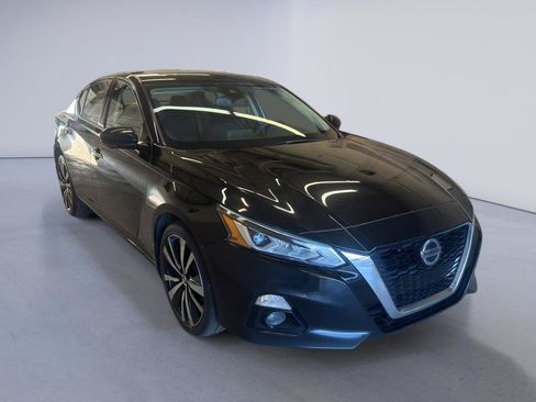 Used 2021 Nissan Altima 2.5 Platinum AWD/4WD image 1