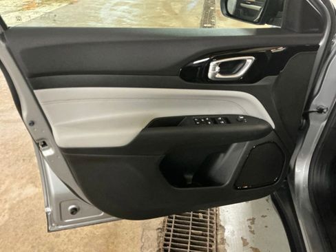 Certified 2022 Jeep Compass Limited image 14