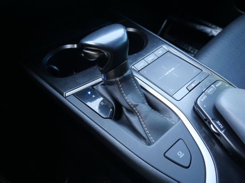 Used 2021 Lexus UX 200 w/ Accessory Package (Z2) image 18