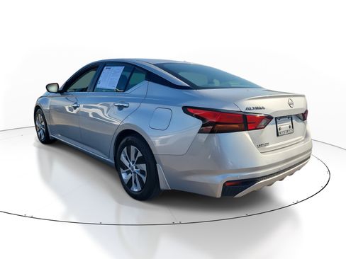 Used 2024 Nissan Altima 2.5 S FWD image 6