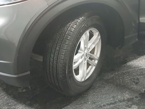 Used 2020 Ford Explorer XLT image 34