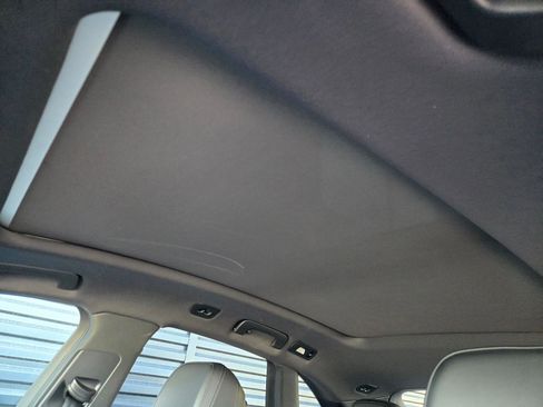 Certified 2025 Porsche Macan AWD/4WD image 20