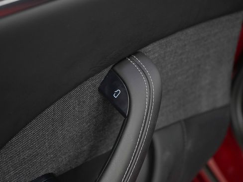 Used 2024 Tesla Model S image 19