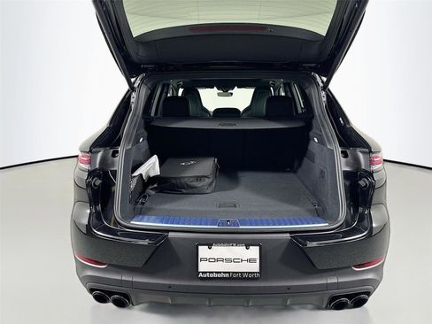 Certified 2025 Porsche Cayenne E-Hybrid AWD/4WD image 39