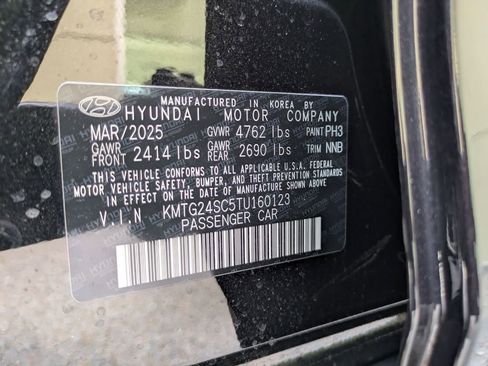 Used 2026 Genesis G70 2.5T Prestige image 12