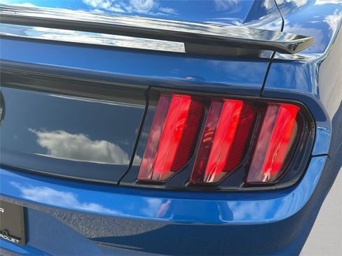 Used 2017 Ford Mustang GT Premium RWD image 31
