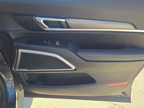 Used 2022 Kia Telluride LX image 5