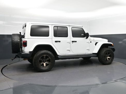 Used 2018 Jeep Wrangler Unlimited Sahara AWD/4WD image 8