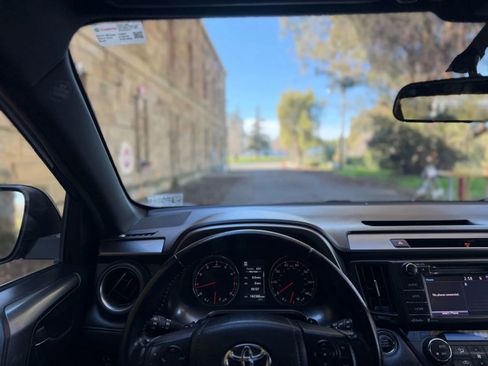 Used 2016 Toyota RAV4 SE image 20