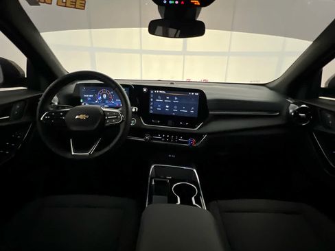 Used 2025 Chevrolet Equinox LT FWD image 19