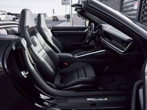 Used 2022 Porsche 911 Turbo S image 25